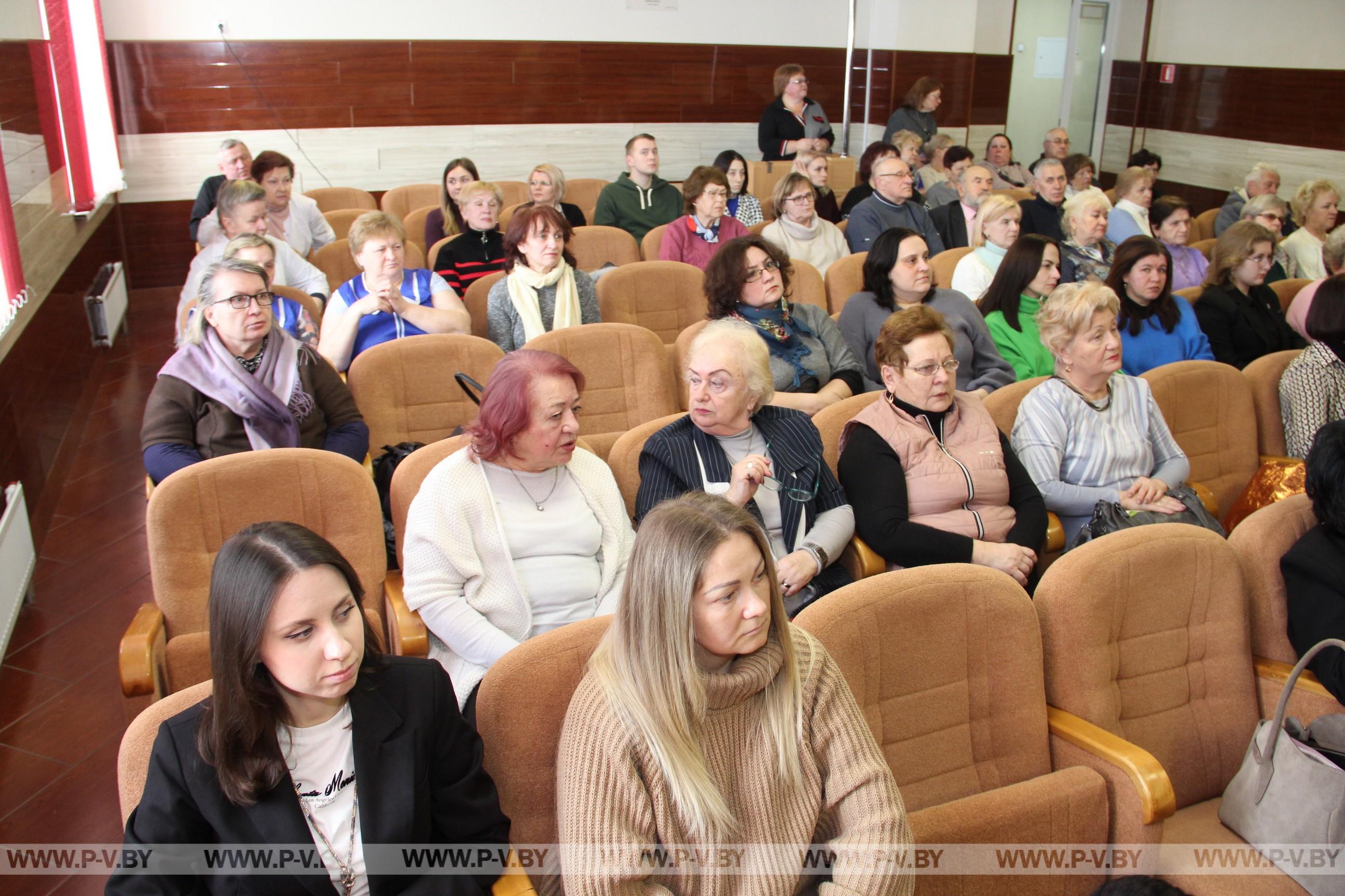 Николай Новак во главе информационной группы провел встречу с педагогическим коллективом средней школы № 6