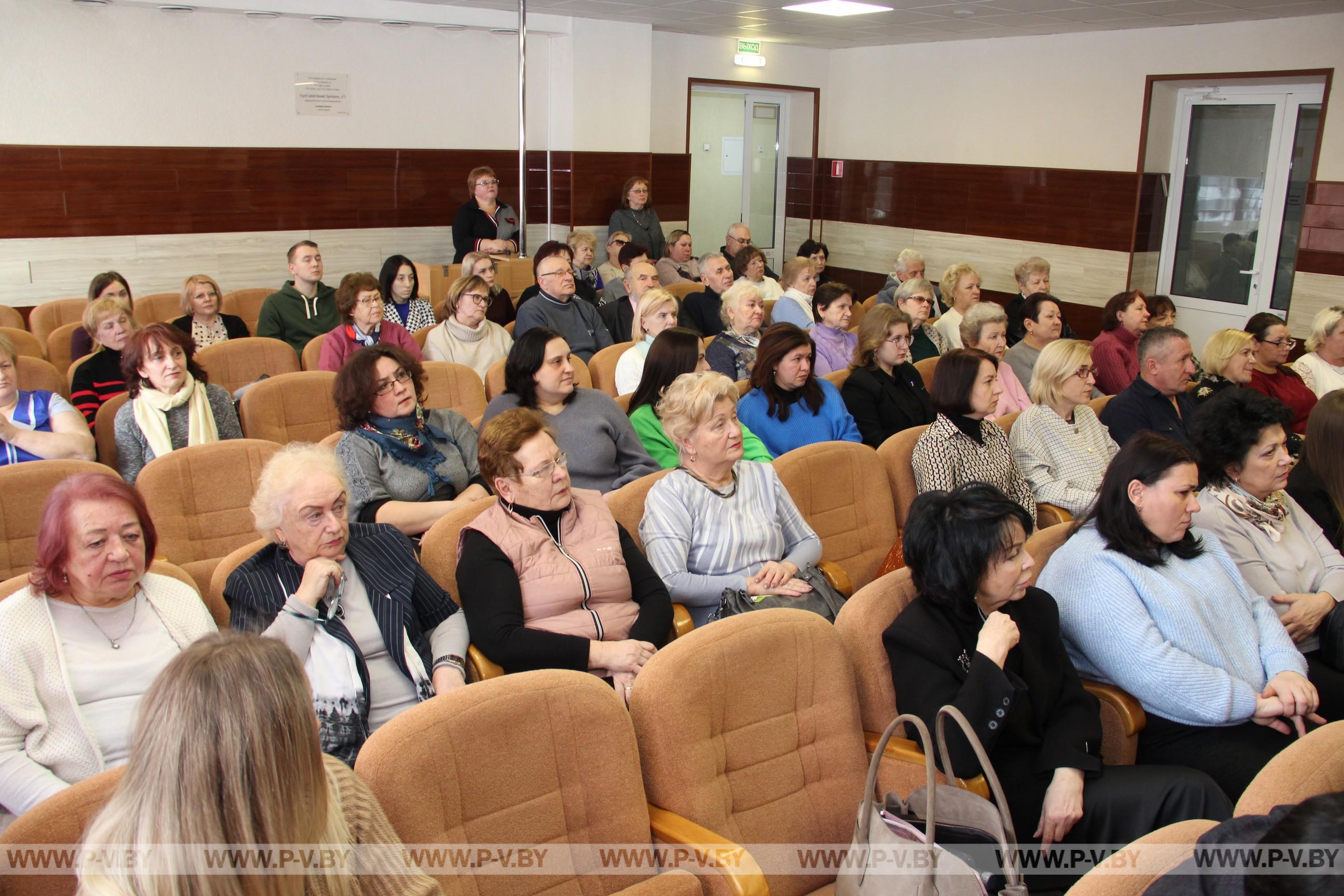 Николай Новак во главе информационной группы провел встречу с педагогическим коллективом средней школы № 6