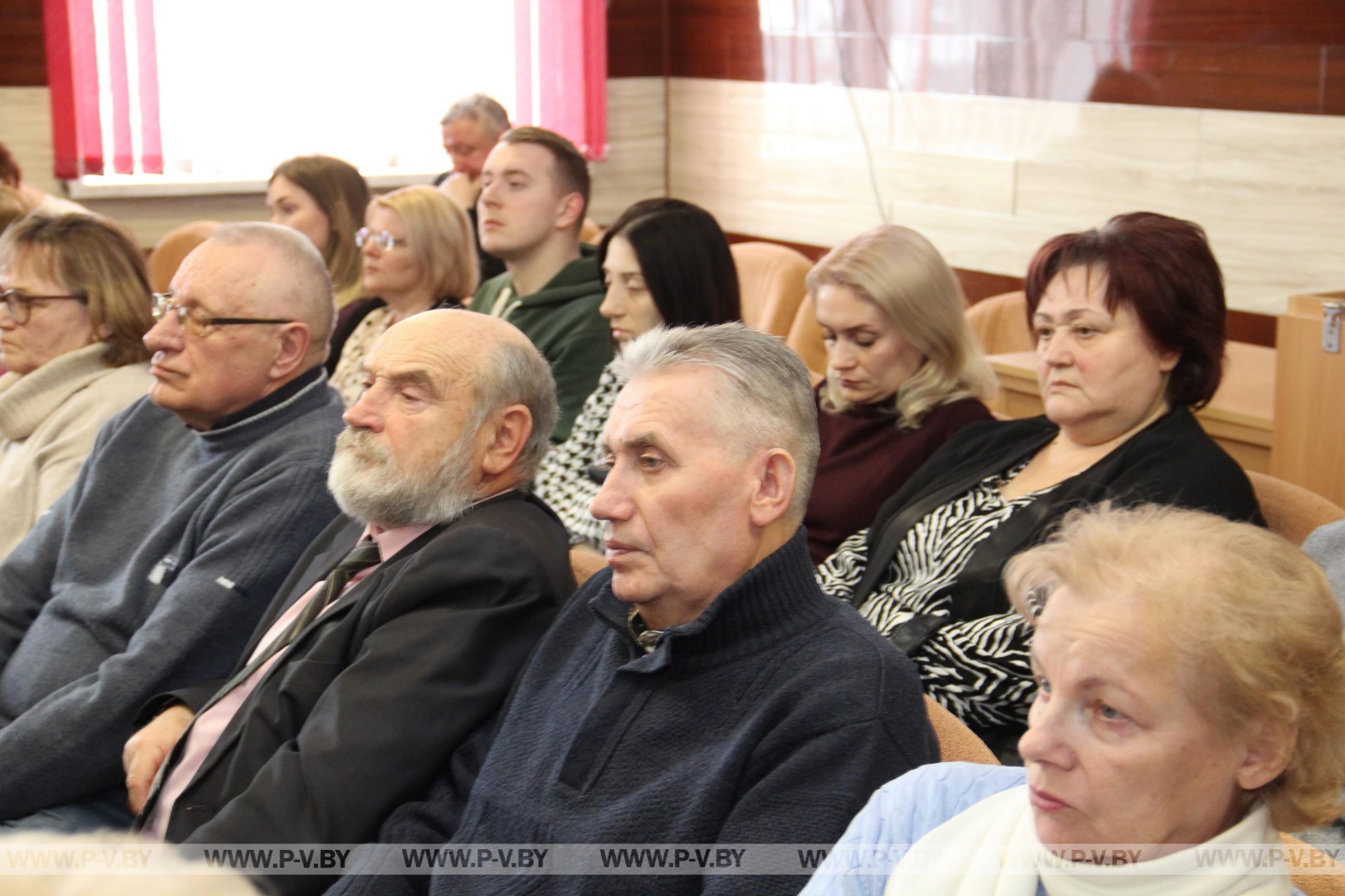 Николай Новак во главе информационной группы провел встречу с педагогическим коллективом средней школы № 6
