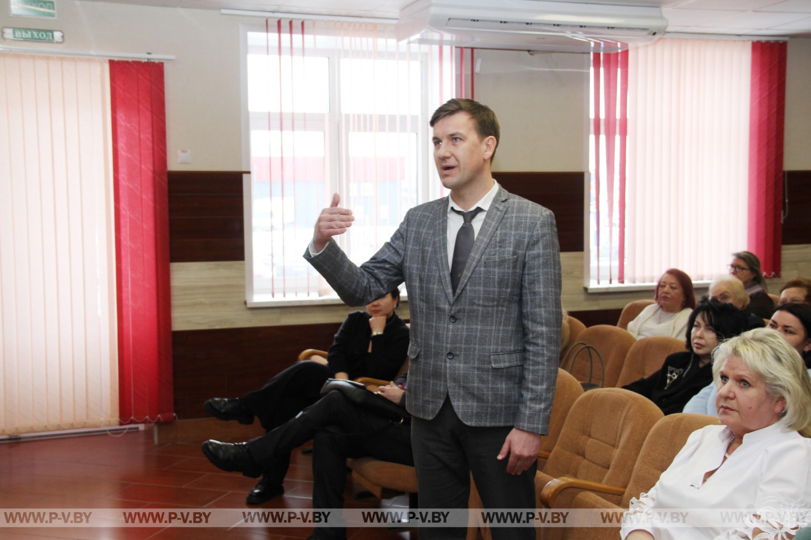 Николай Новак во главе информационной группы провел встречу с педагогическим коллективом средней школы № 6
