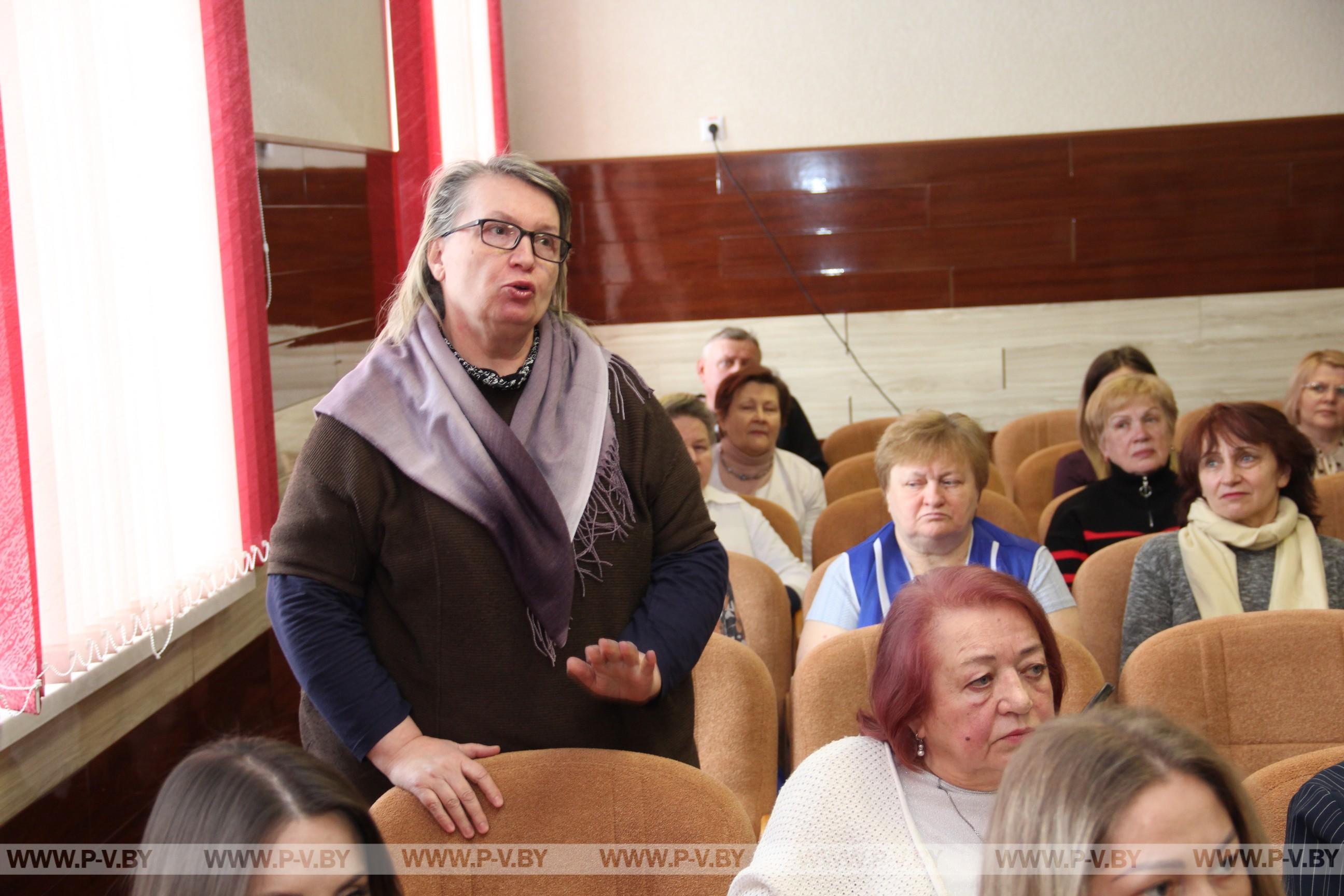 Николай Новак во главе информационной группы провел встречу с педагогическим коллективом средней школы № 6