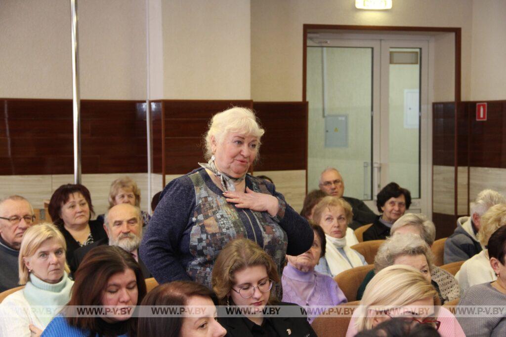 Николай Новак во главе информационной группы провел встречу с педагогическим коллективом средней школы № 6