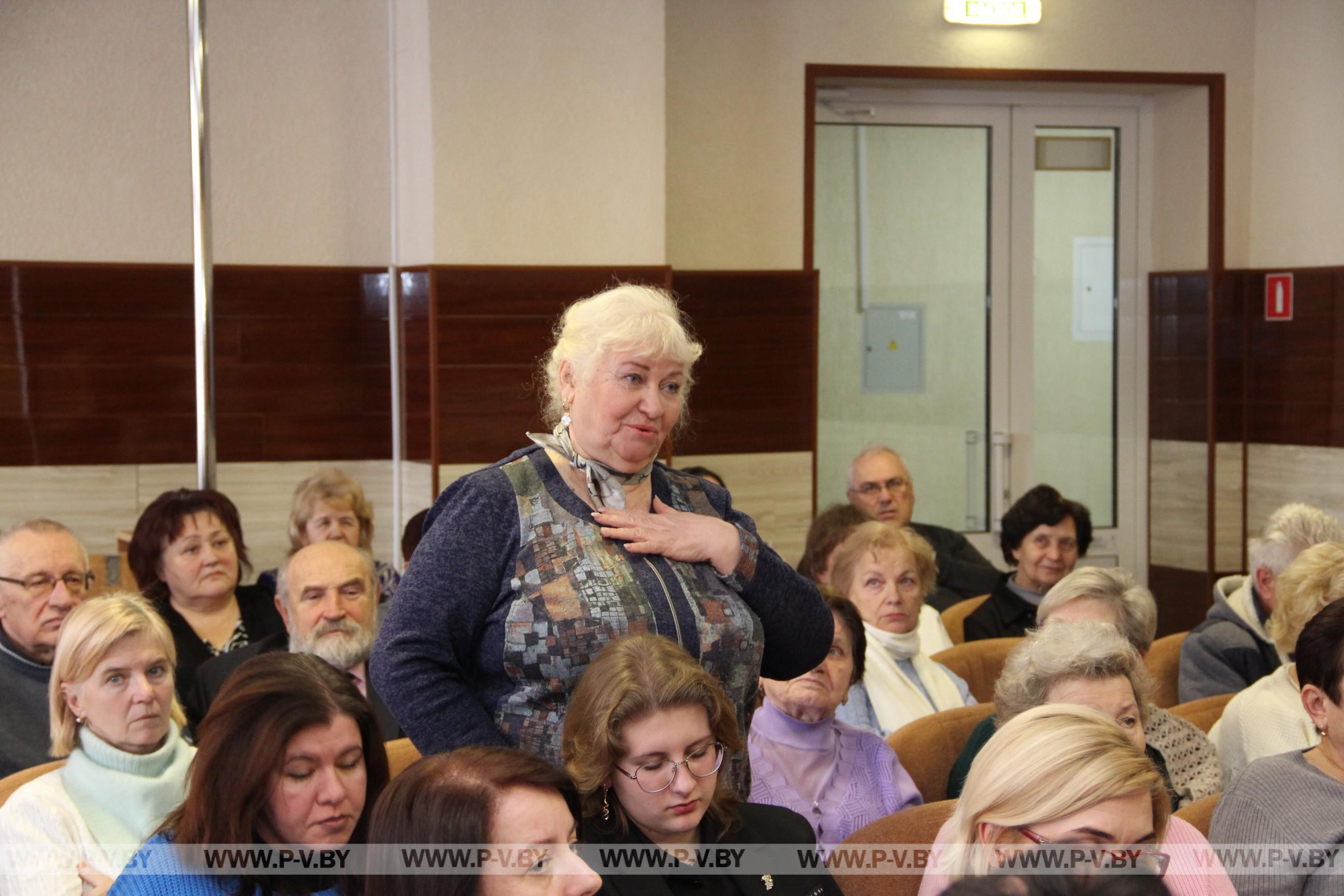 Николай Новак во главе информационной группы провел встречу с педагогическим коллективом средней школы № 6