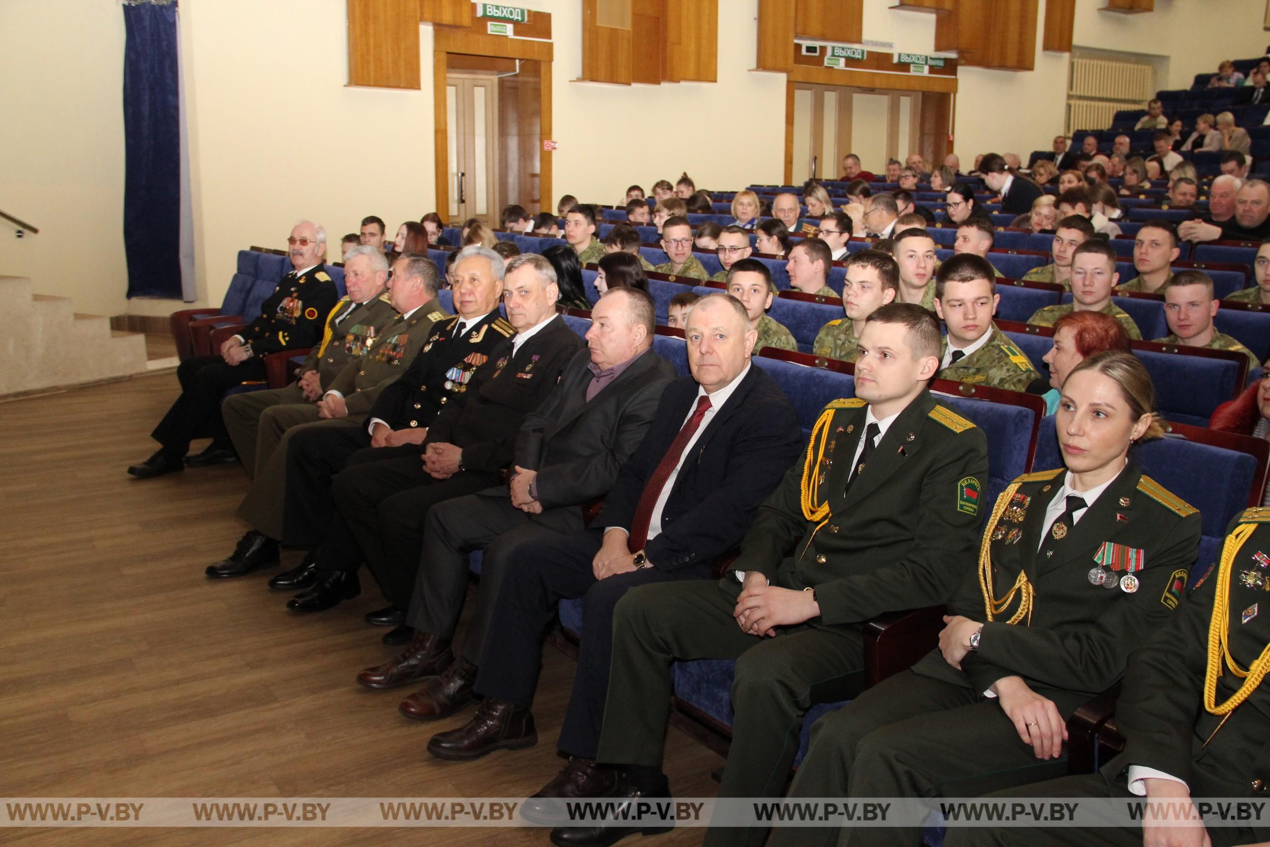 В городском Доме культуры состоялось торжественное мероприятие, посвященное Дню защитников Отечества