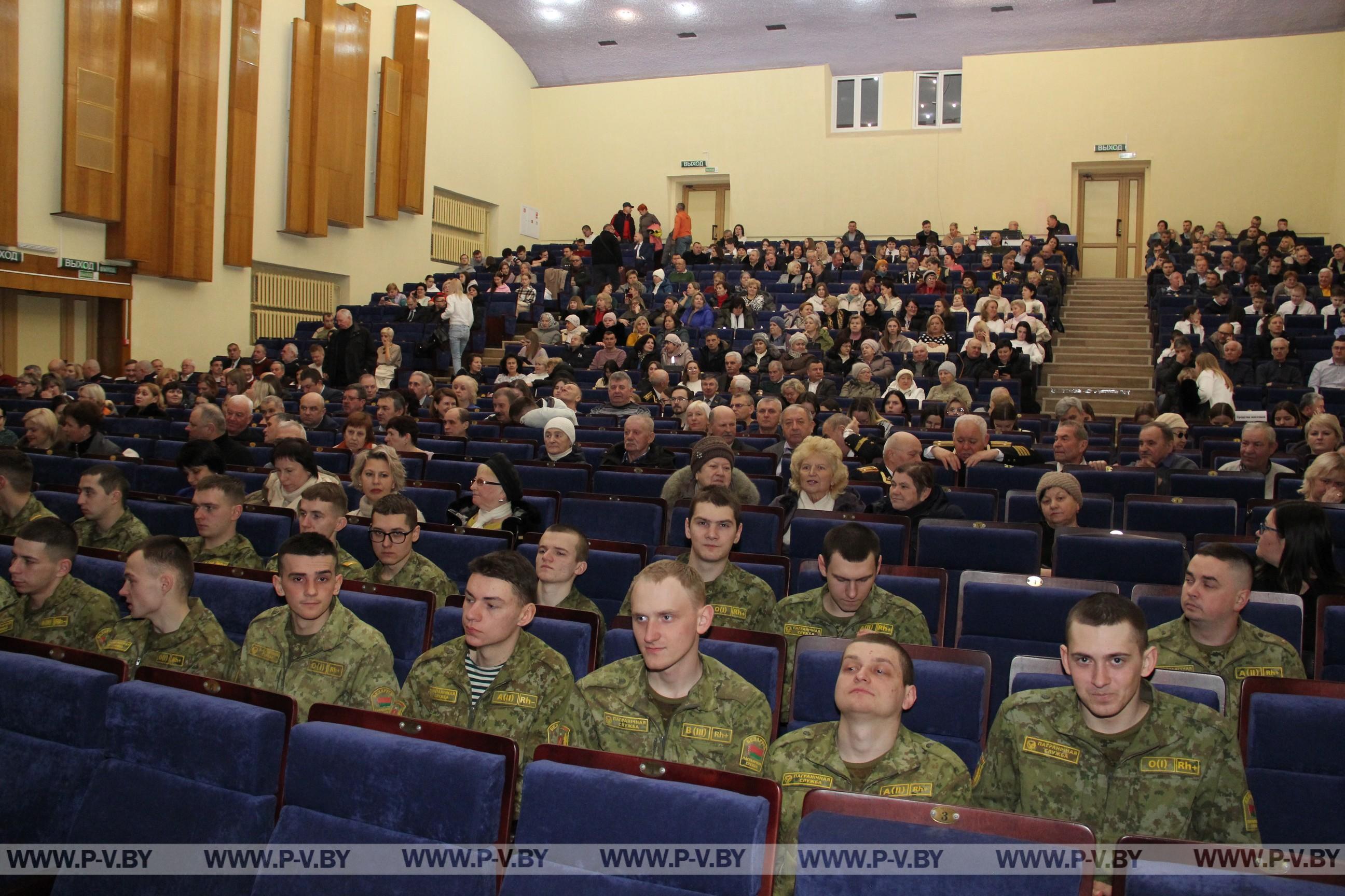 В городском Доме культуры состоялось торжественное мероприятие, посвященное Дню защитников Отечества