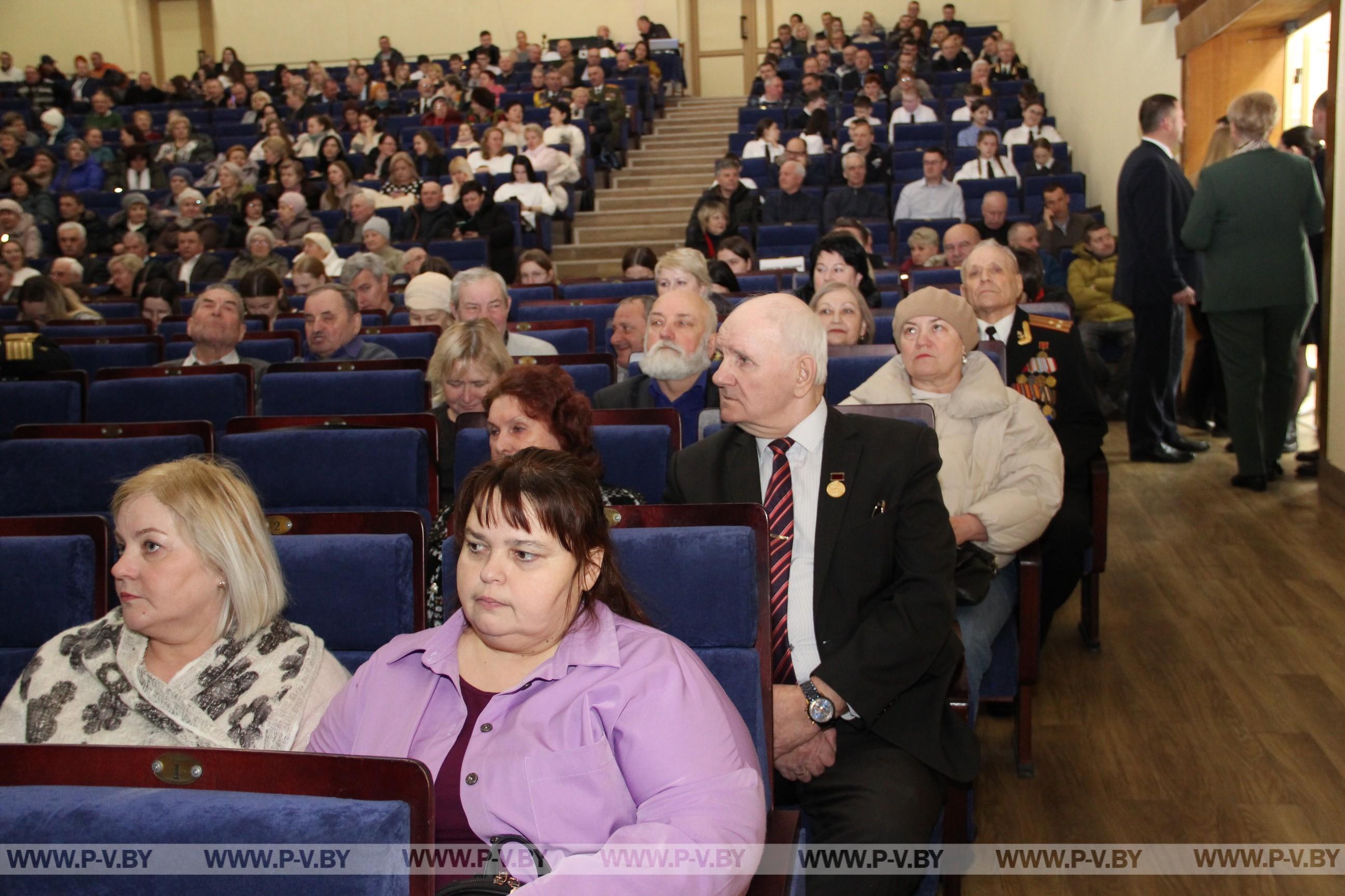 В городском Доме культуры состоялось торжественное мероприятие, посвященное Дню защитников Отечества