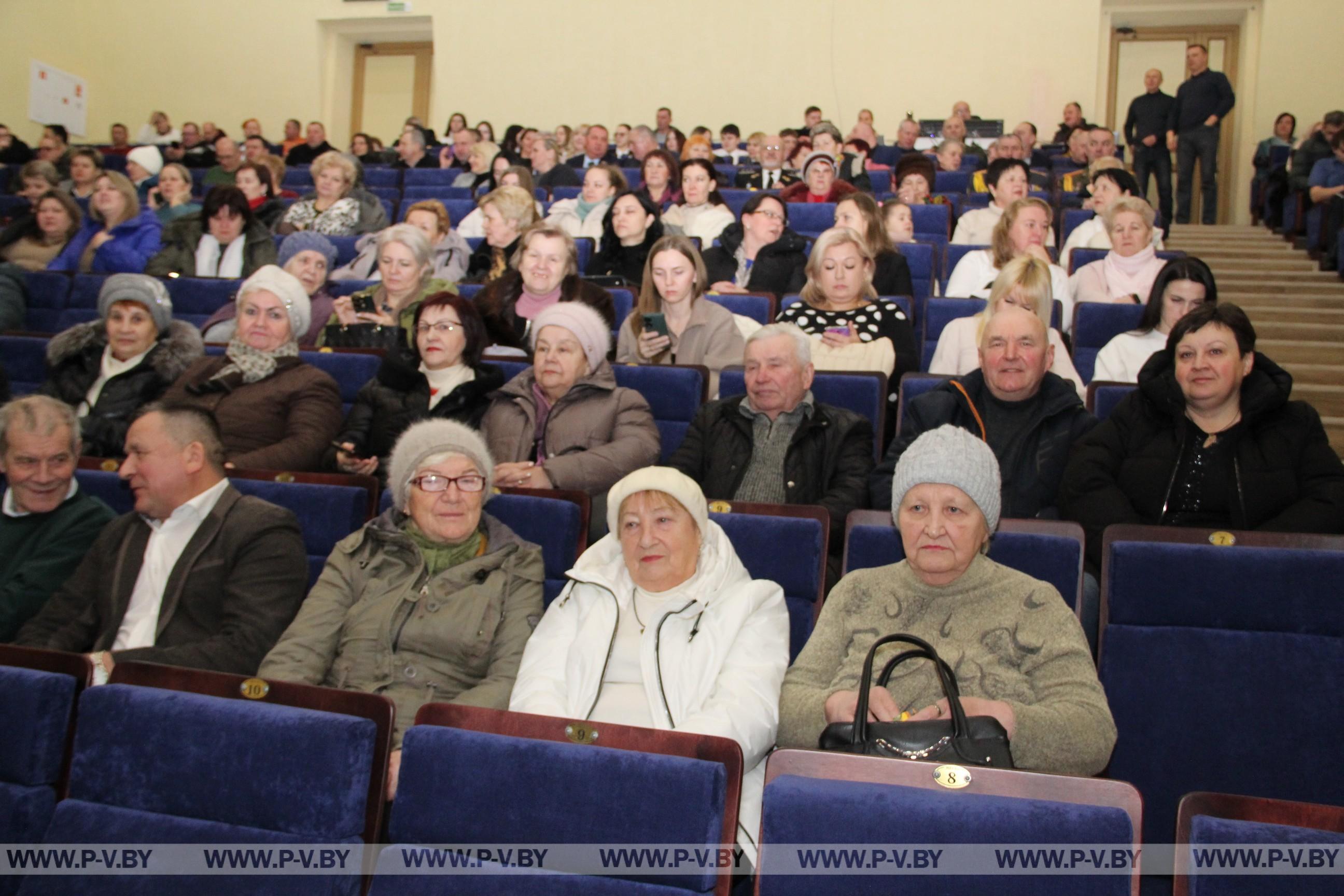 В городском Доме культуры состоялось торжественное мероприятие, посвященное Дню защитников Отечества