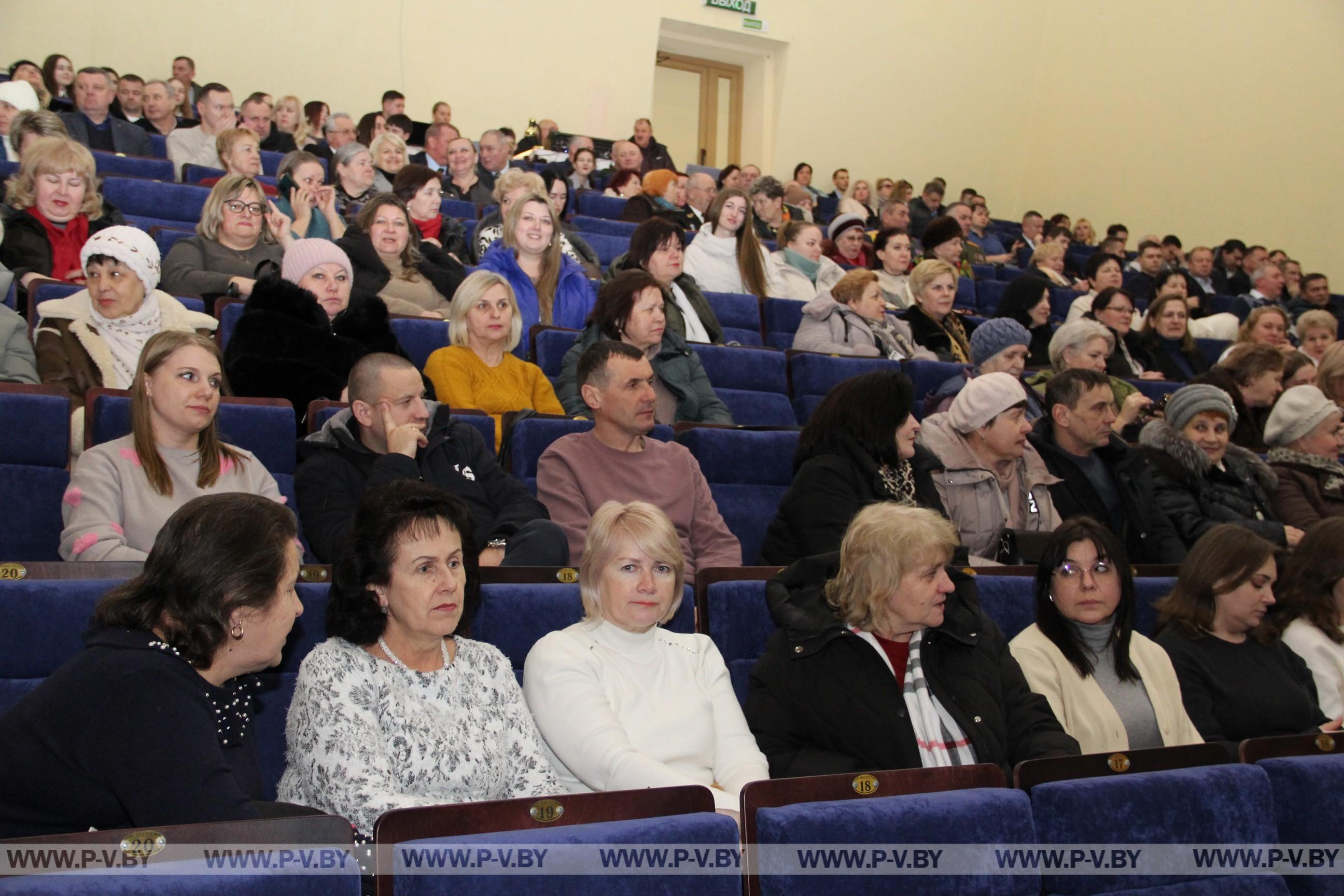 В городском Доме культуры состоялось торжественное мероприятие, посвященное Дню защитников Отечества