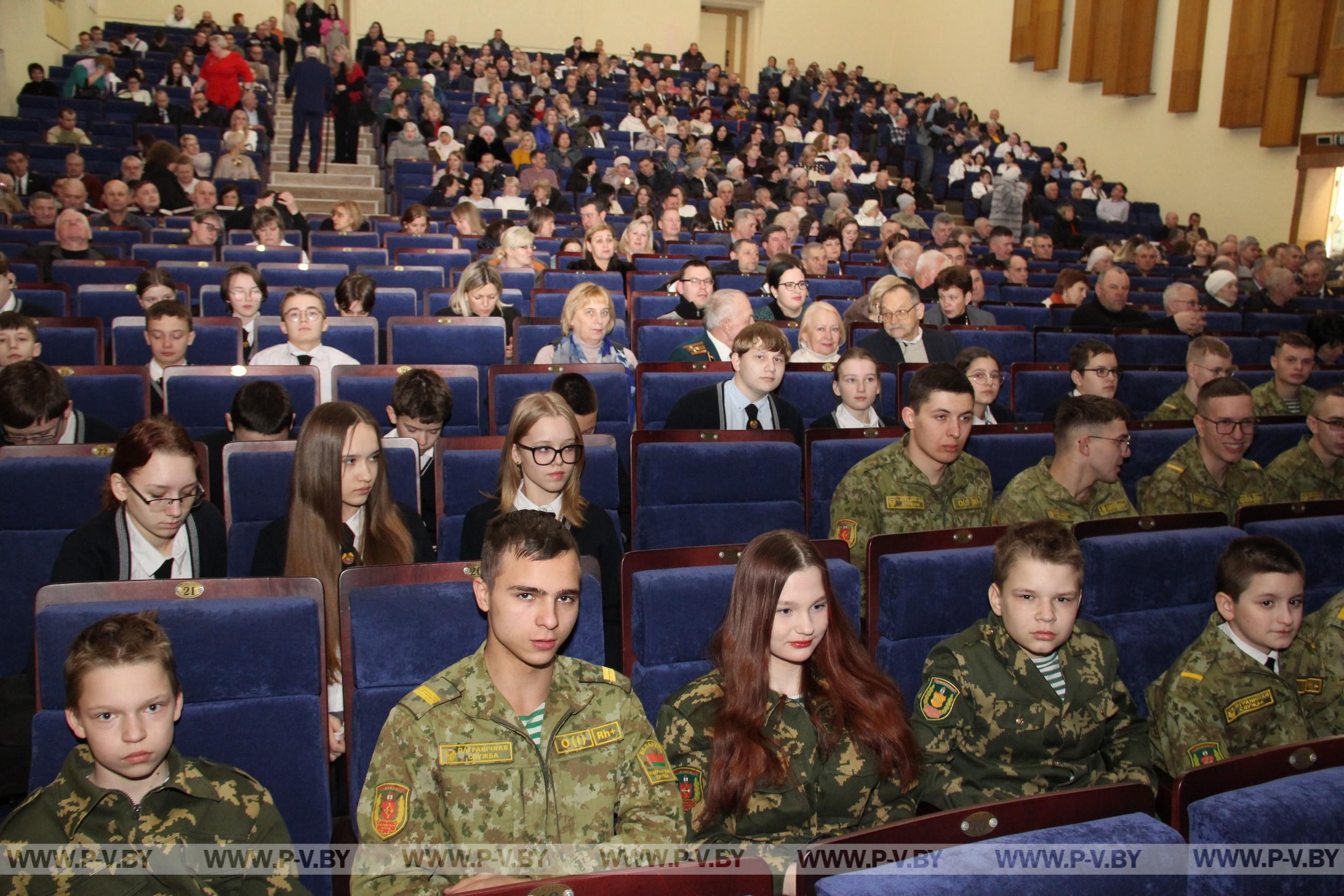 В городском Доме культуры состоялось торжественное мероприятие, посвященное Дню защитников Отечества