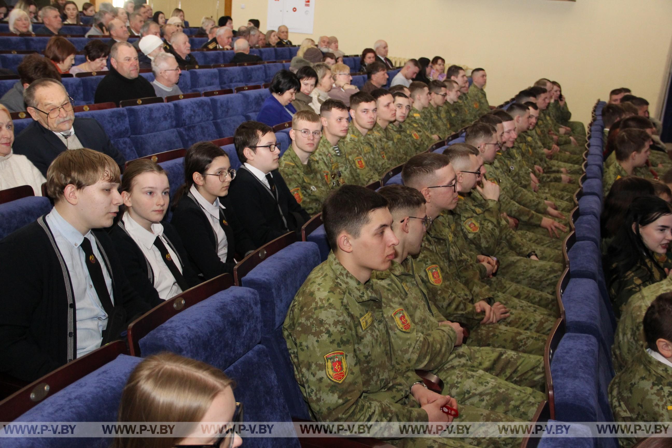 В городском Доме культуры состоялось торжественное мероприятие, посвященное Дню защитников Отечества