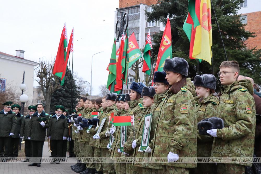 Пинские пограничники приняли международную Эстафету Победы