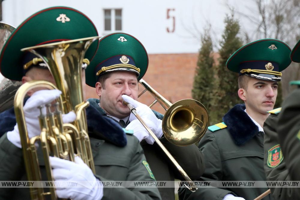 Пинские пограничники приняли международную Эстафету Победы