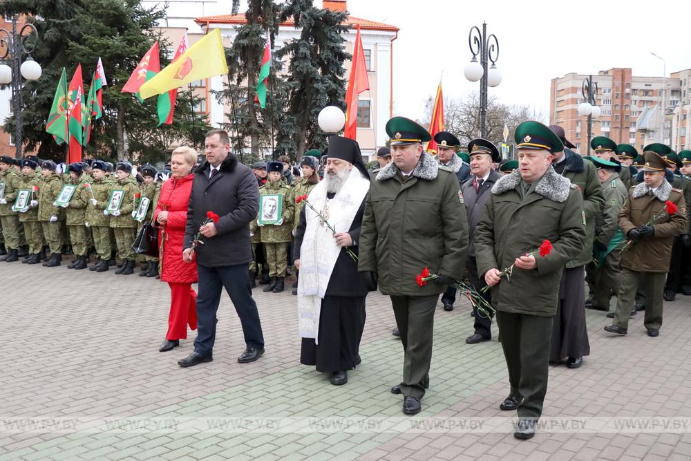 Пинские пограничники приняли международную Эстафету Победы