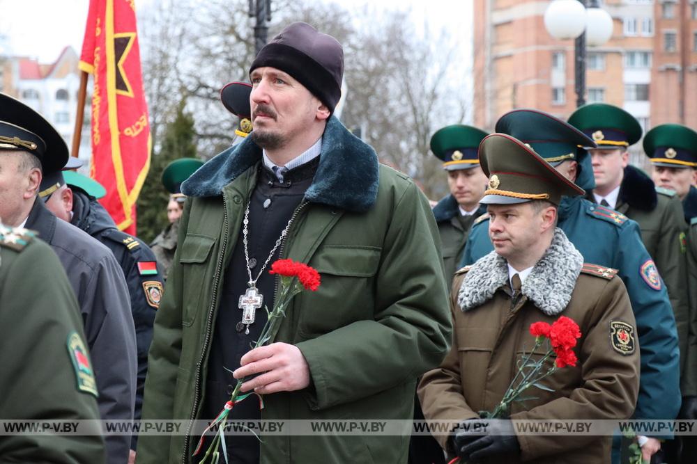 Пинские пограничники приняли международную Эстафету Победы