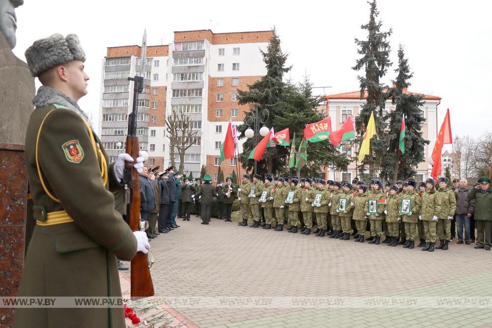 Пинские пограничники приняли международную Эстафету Победы