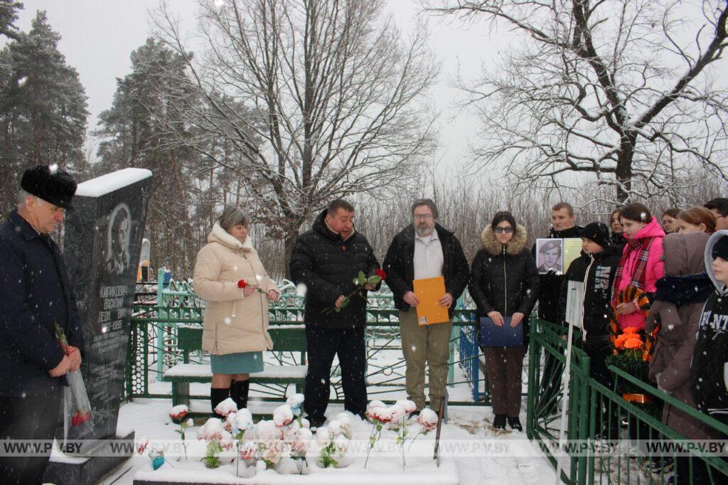 Митинг у могилы воина-афганца Василия Кириковича Митинг у могилы воина-афганца Василия Кириковича
