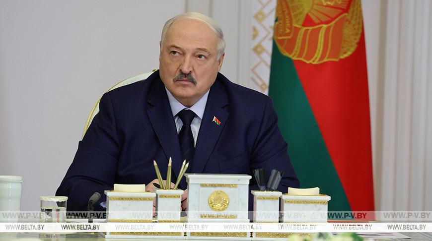 Лукашенко: все конфессии живут в Беларуси в атмосфере взаимного уважения, мира и согласия Лукашенко: все конфессии живут в Беларуси в атмосфере взаимного уважения, мира и согласия