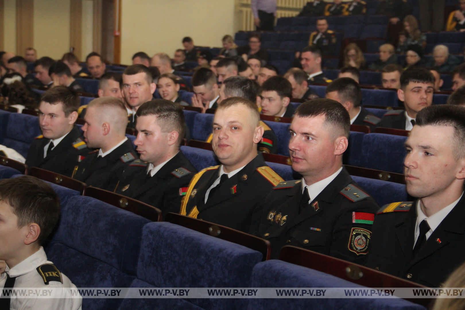 Мероприятия, приуроченные ко Дню милиции, продолжились в городском Доме культуры