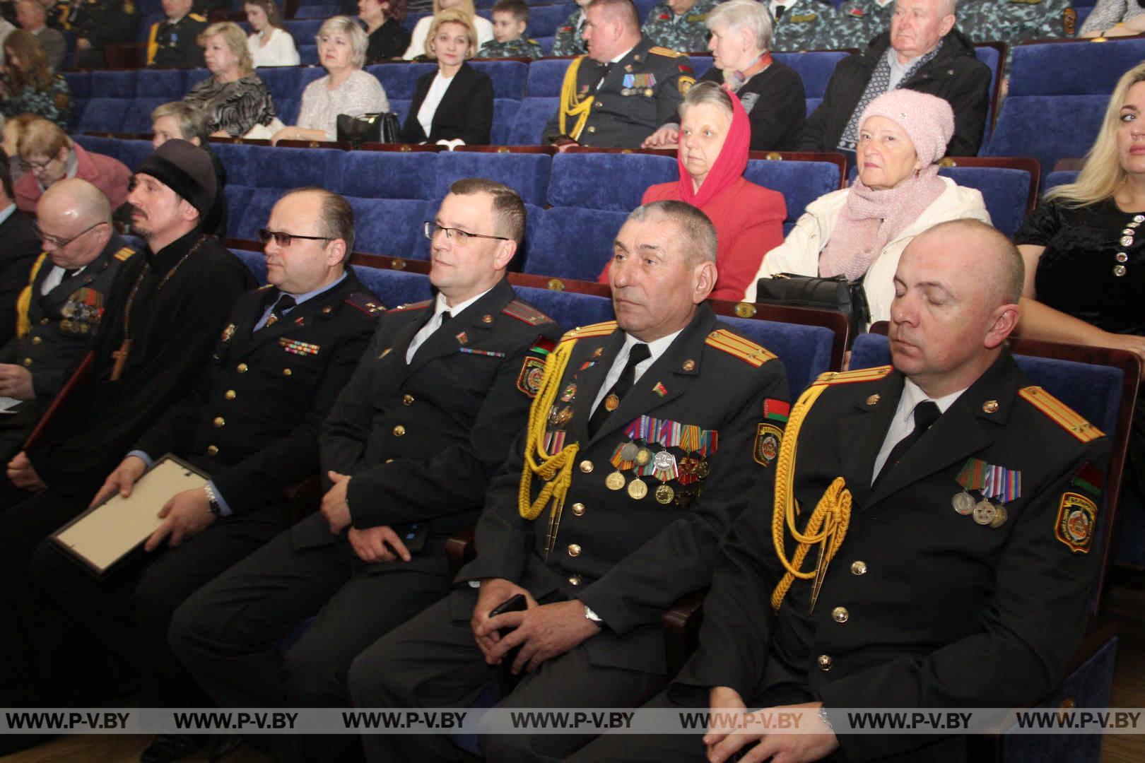 Мероприятия, приуроченные ко Дню милиции, продолжились в городском Доме культуры