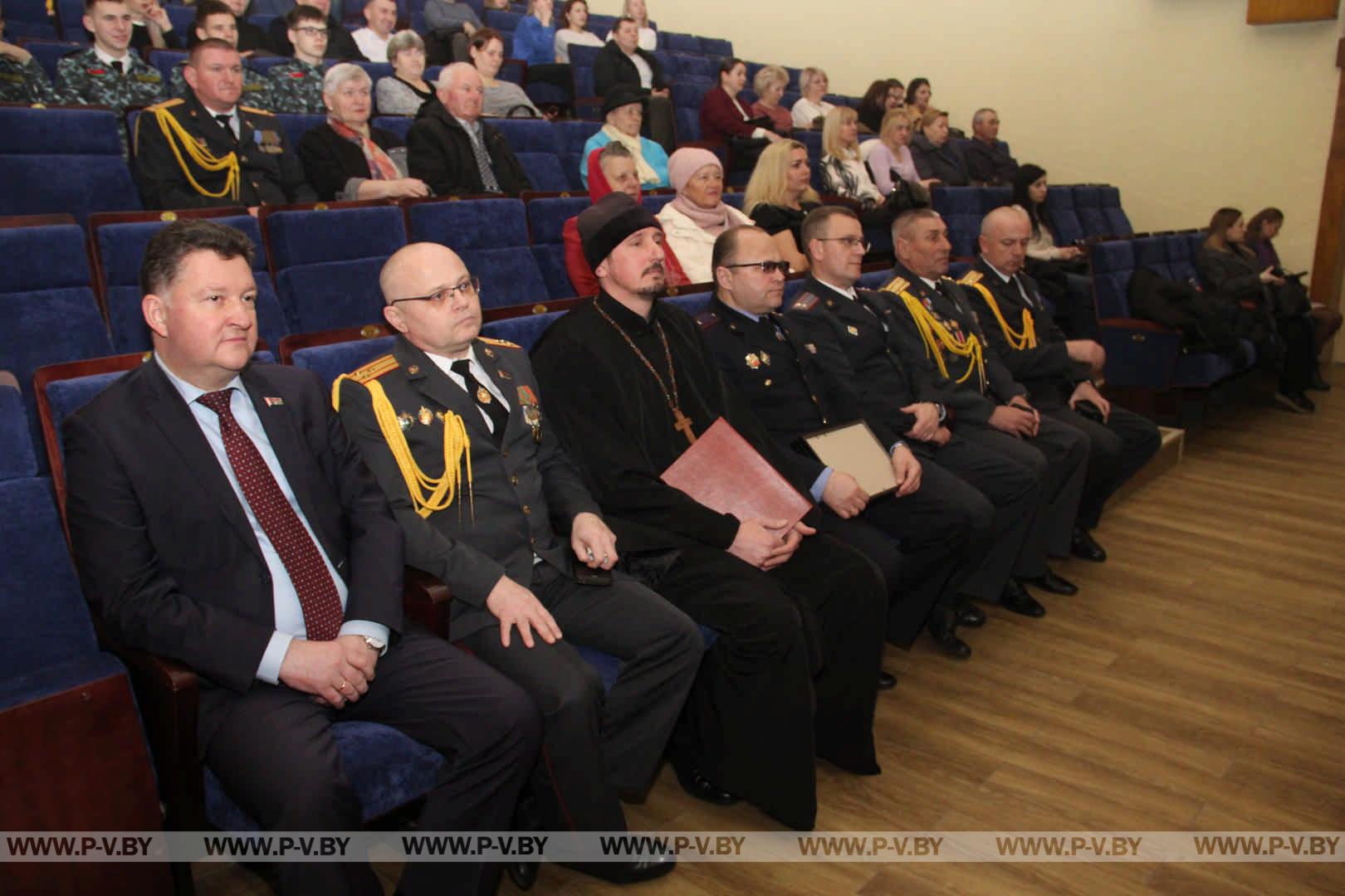 Мероприятия, приуроченные ко Дню милиции, продолжились в городском Доме культуры