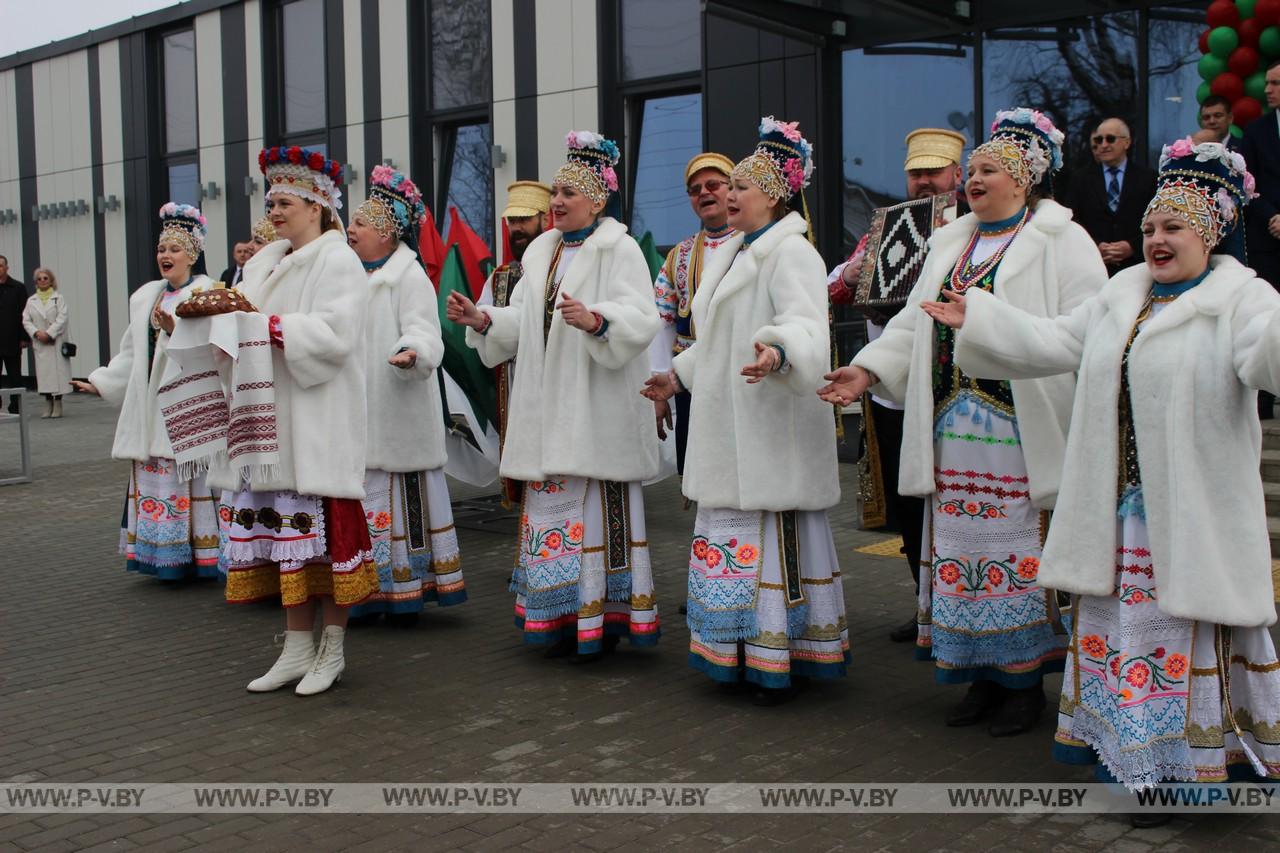 В Пинске открыты крытые теннисные корты