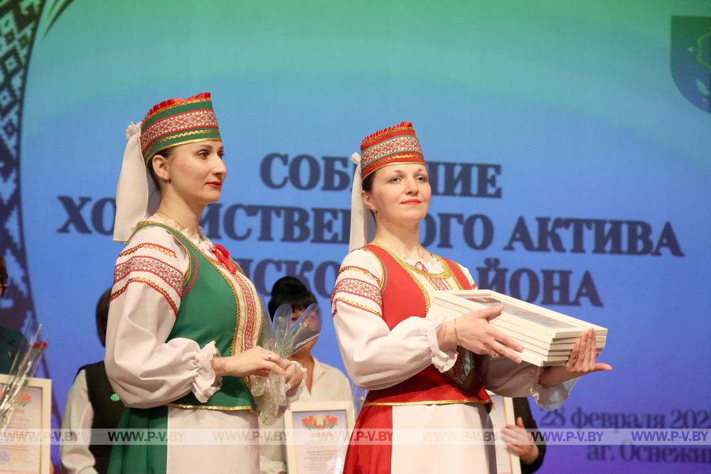 В Пинском районе наградили лучших тружеников по итогам работы в 2024 году В Пинском районе наградили лучших тружеников по итогам работы в 2024 году