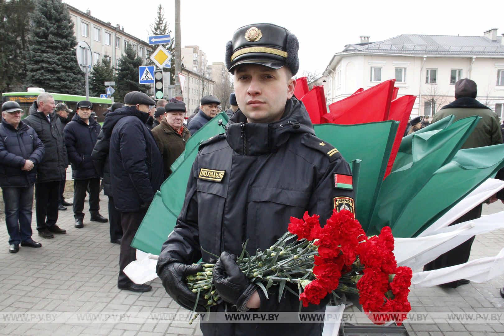 В День образования милиции на Пинщине открыли памятный знак сотрудникам, погибшим при исполнении служебных обязанностей