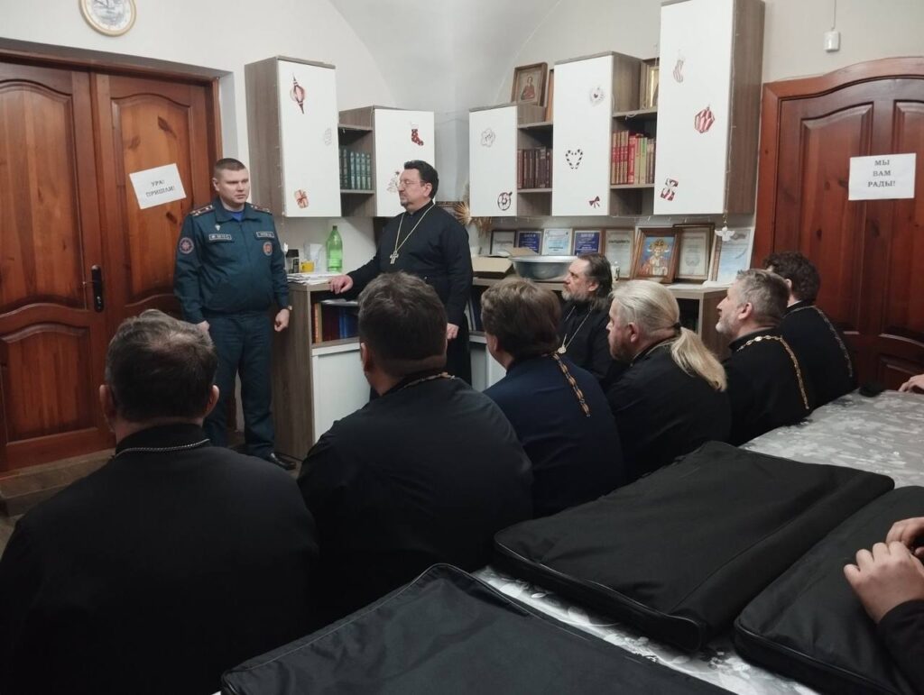На встрече в Свято-Варваринском соборе обсудили вопросы пожарной безопасности