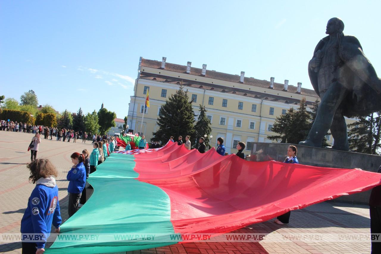 В Пинске отметили День Государственных символов