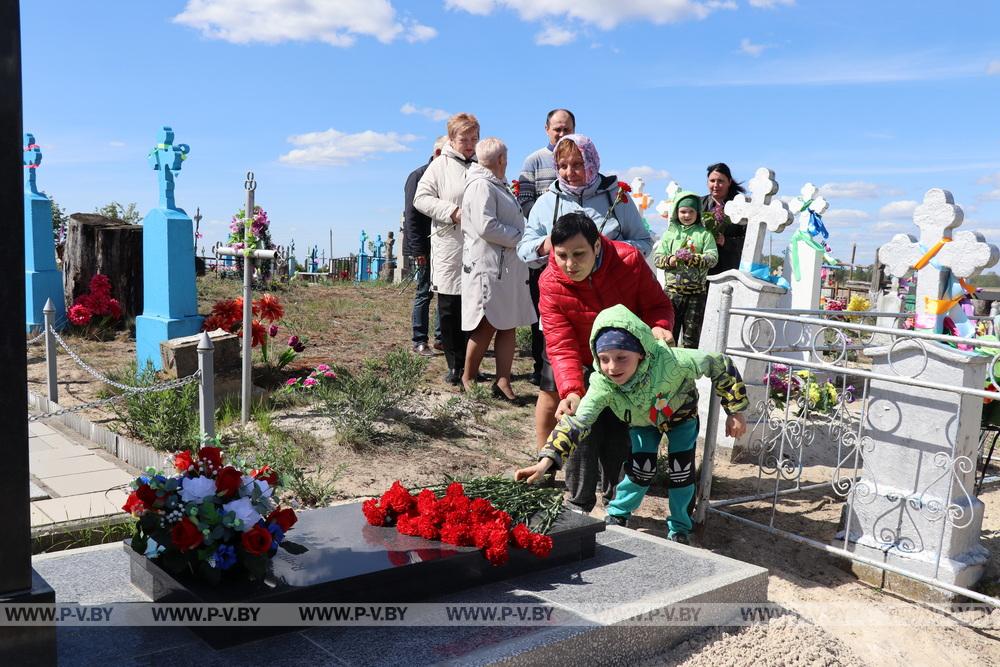 В Пинском районе обновили памятник на могиле замученных фашистами партизанских семей