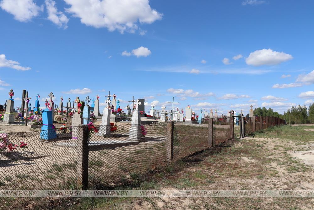 Пинском районе обновили памятник на могиле замученных фашистами партизанских семей