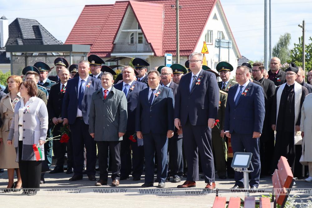 В Пинском районе открыли соборный памятник 80-летия Победы 