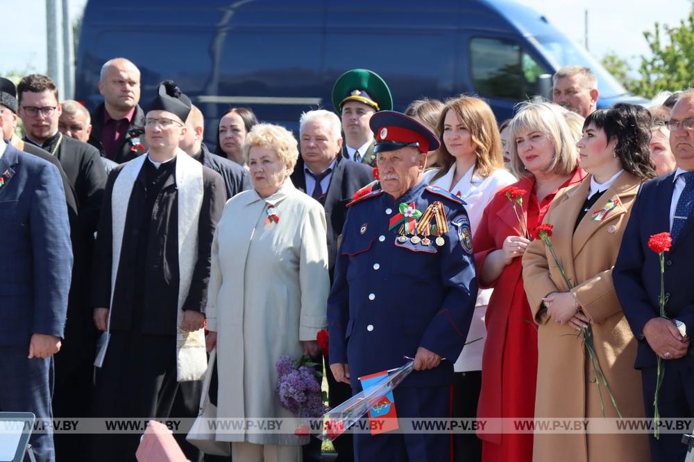 В Пинском районе открыли соборный памятник 80-летия Победы 