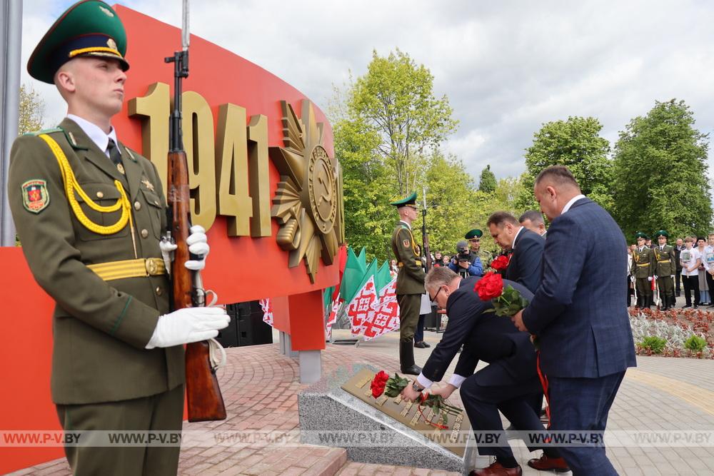 В Пинском районе открыли соборный памятник 80-летия Победы