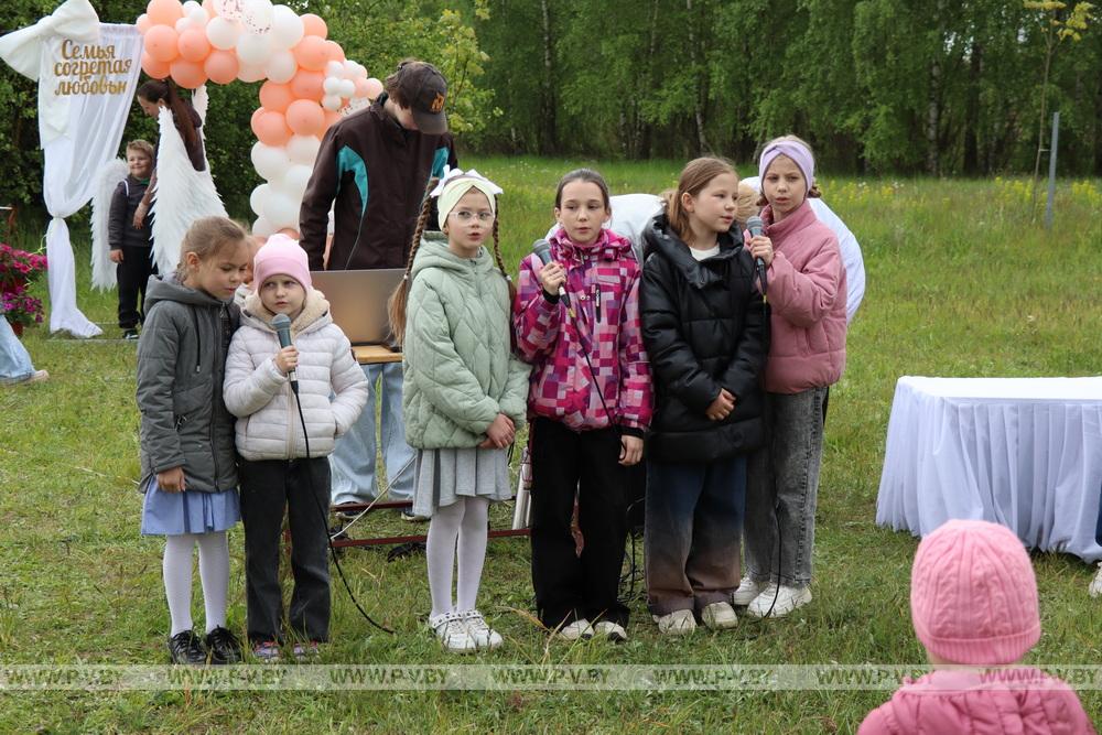 В Пинске в микрорайоне Верасы прошел семейный праздник.