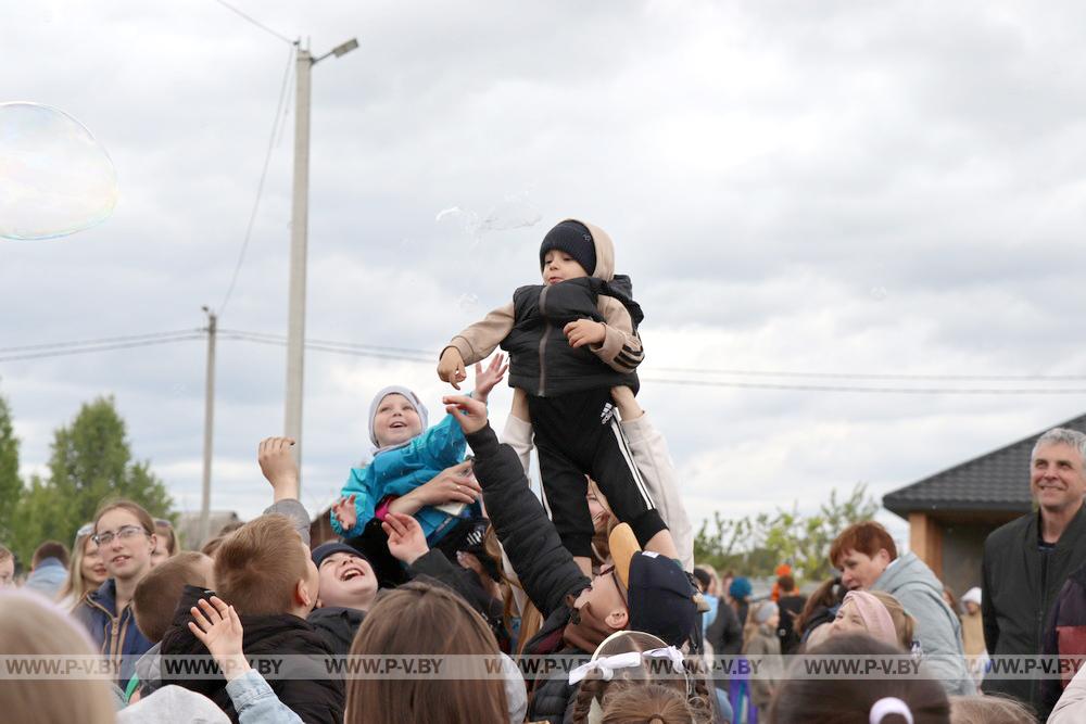 В Пинске в микрорайоне Верасы прошел семейный праздник