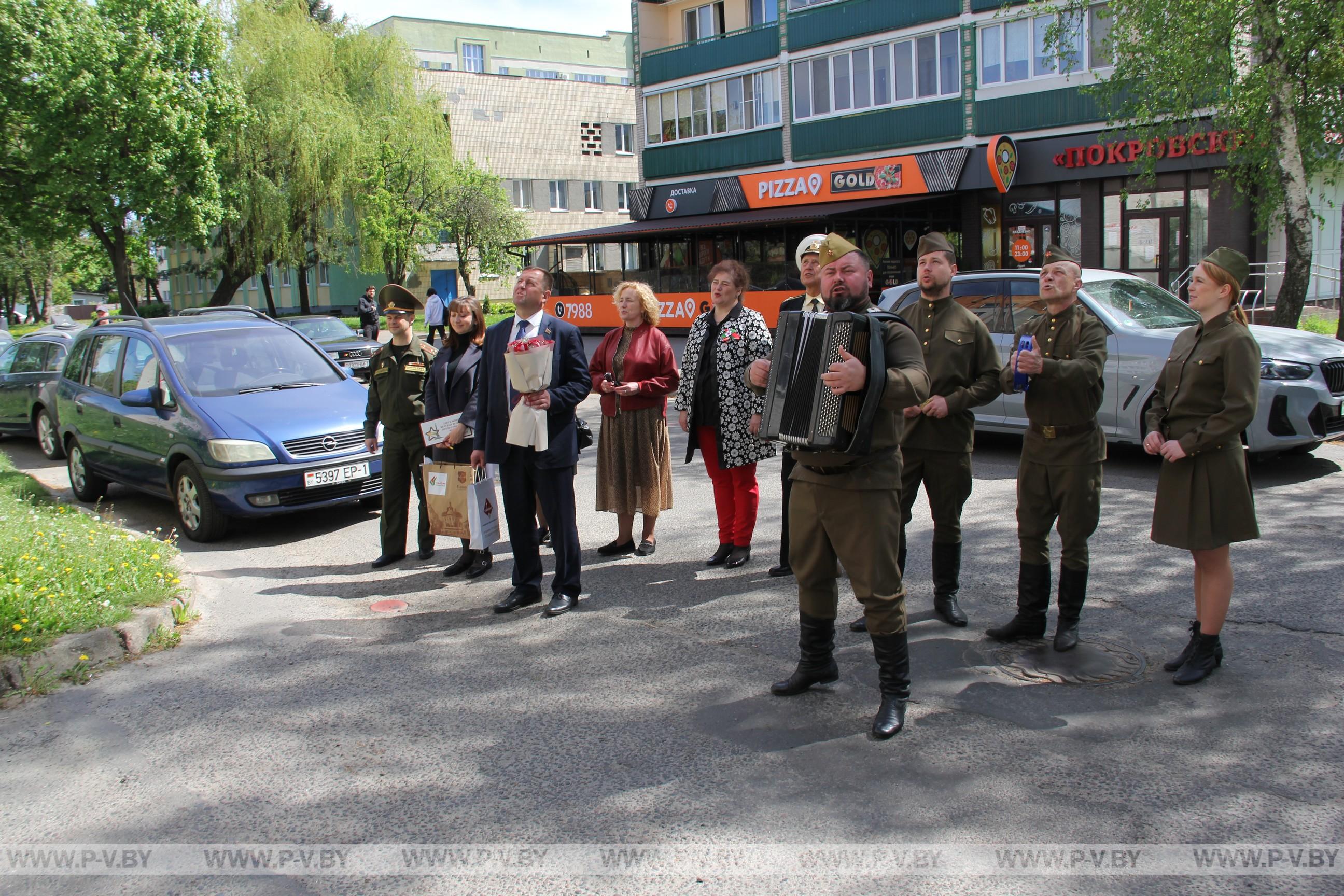 Ветераны войны принимают поздравления