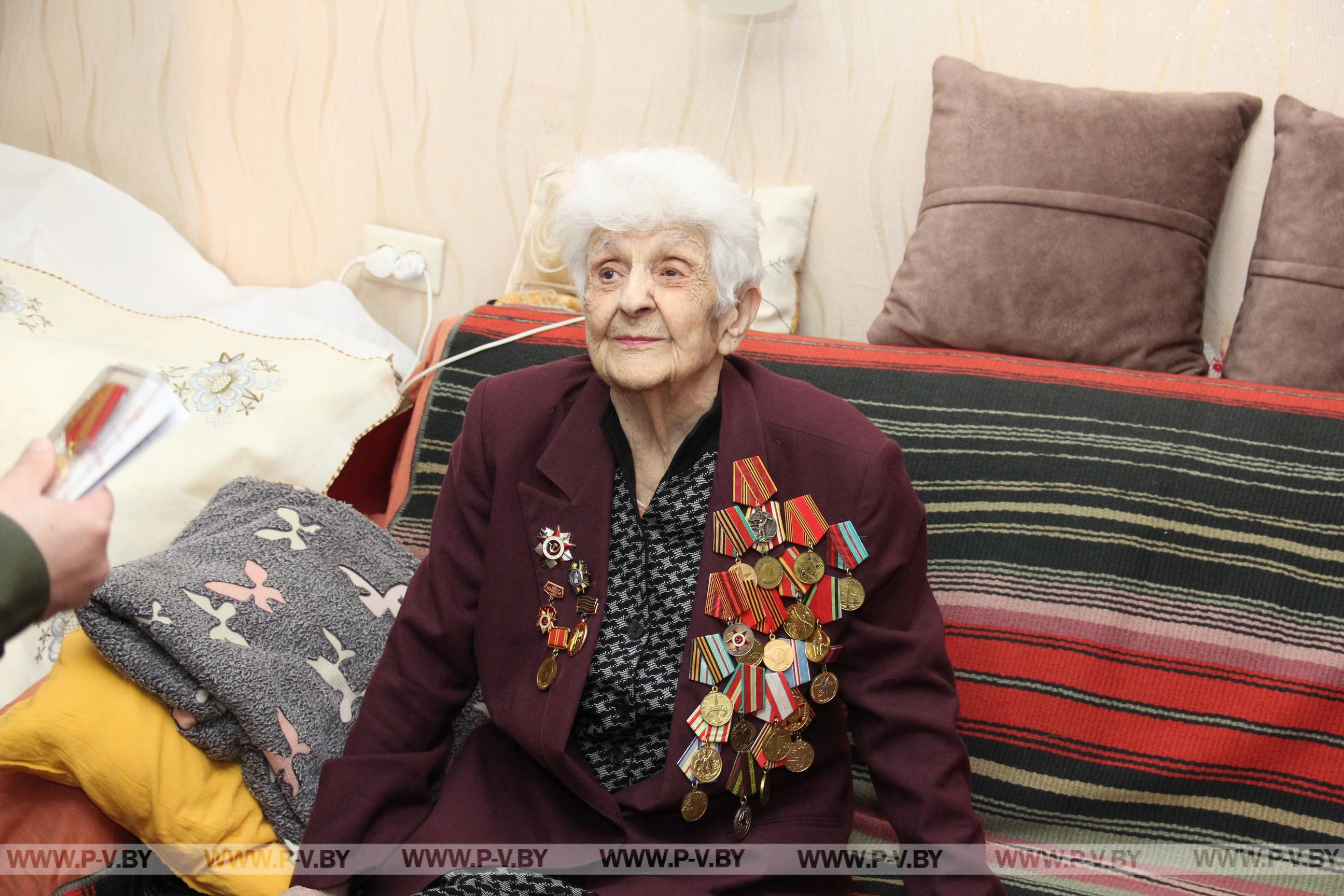 Ветераны войны принимают поздравления