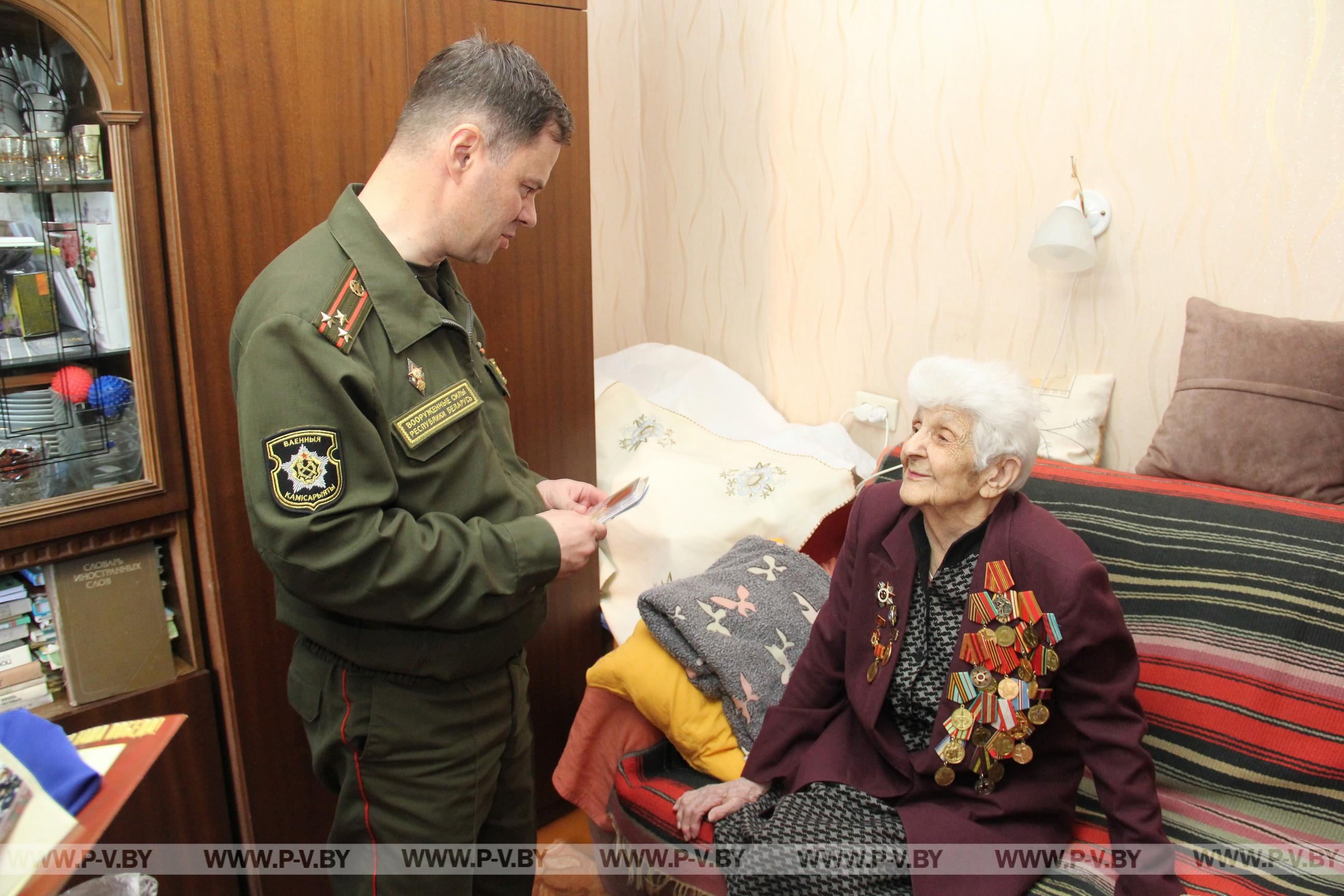 Ветераны войны принимают поздравления