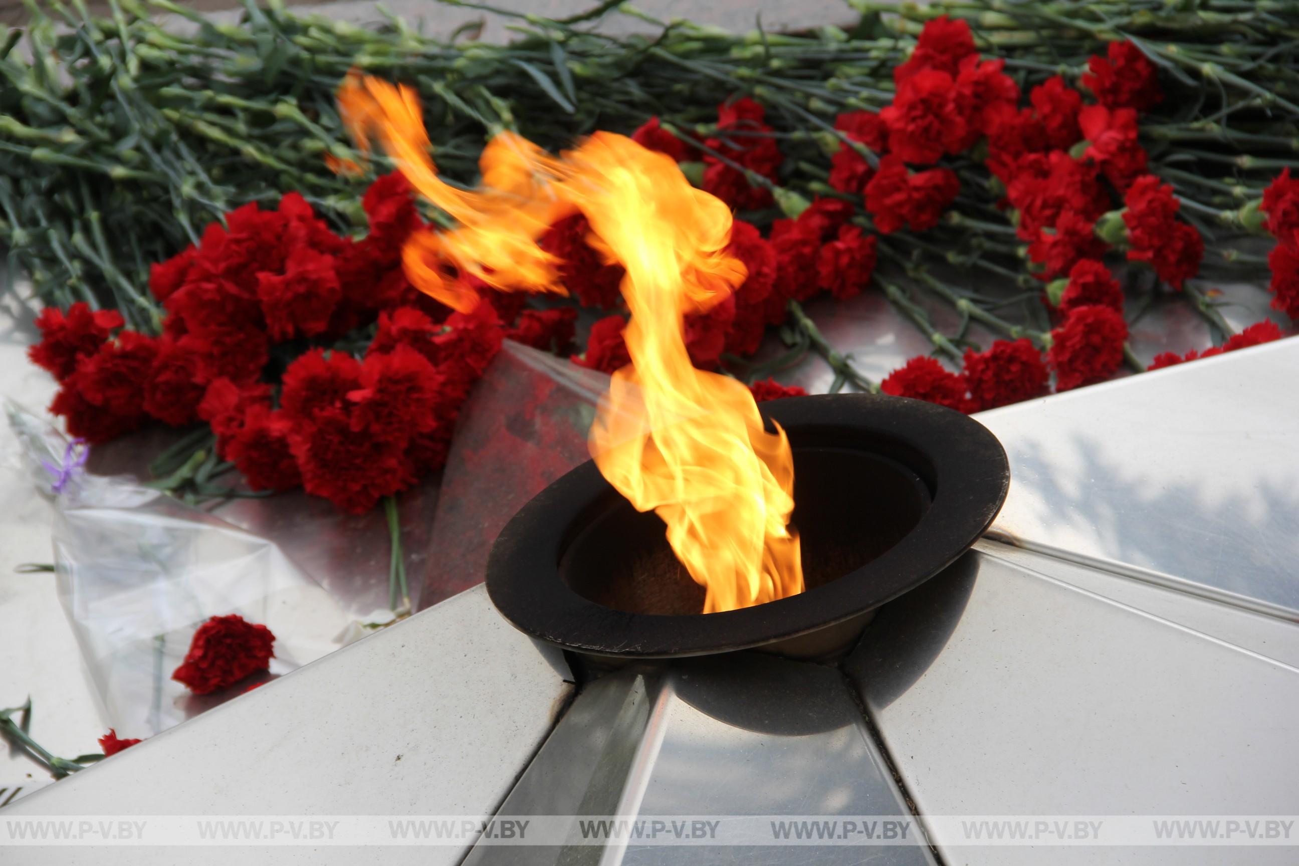 Церемонией возложения цветов к мемориалу освободителей в Пинске открылись республиканские соревнования по многоборью