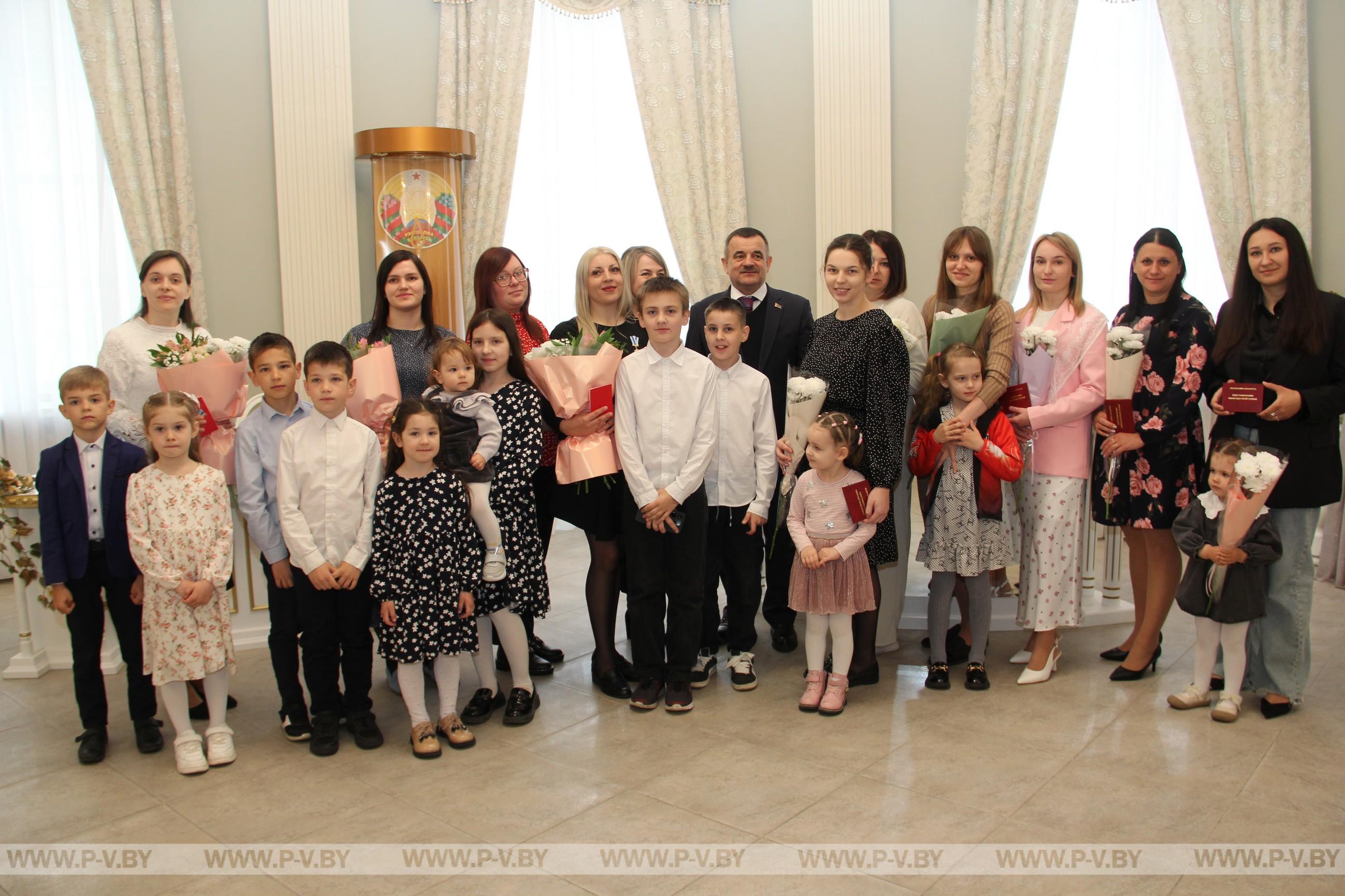 Семейные ценности - в центре внимания государства