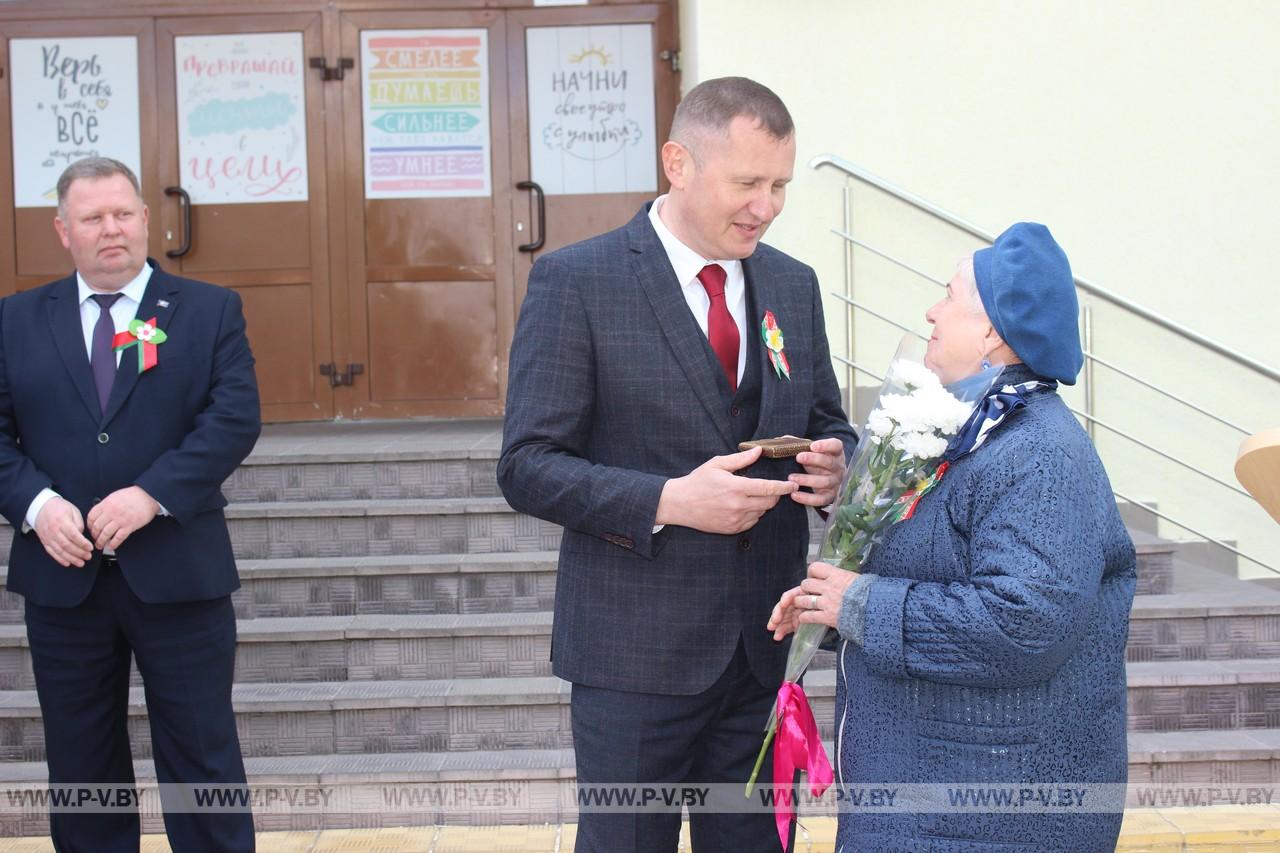 Средней школе № 11 присвоено имя Владимира Алексеевича Гайдаенко