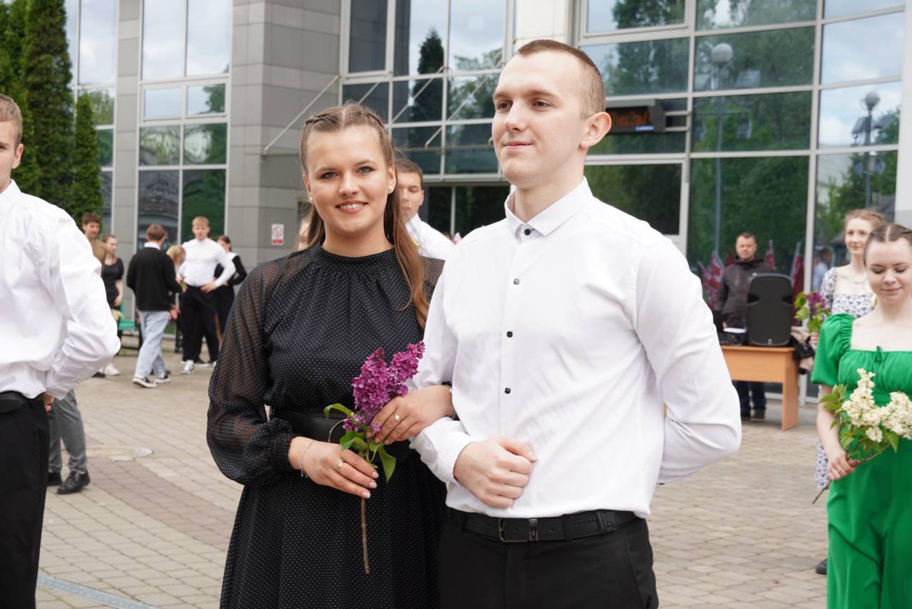 Преподаватели, студенты и лицеисты ПолесГУ присоединились к республиканской акции «Вальс Победы»