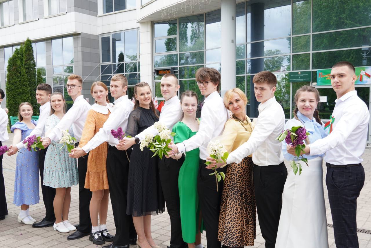 Преподаватели, студенты и лицеисты ПолесГУ присоединились к республиканской акции «Вальс Победы»