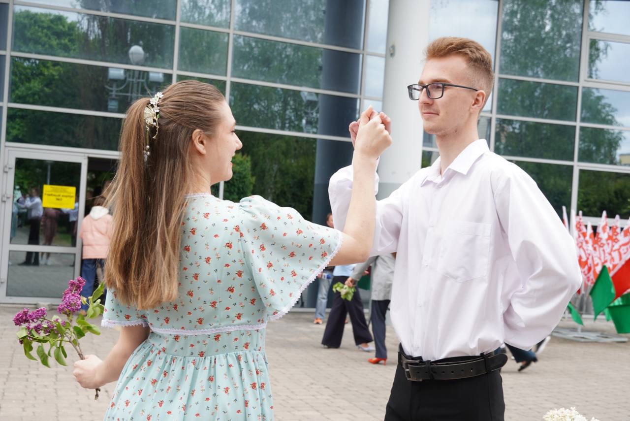 Преподаватели, студенты и лицеисты ПолесГУ присоединились к республиканской акции «Вальс Победы»