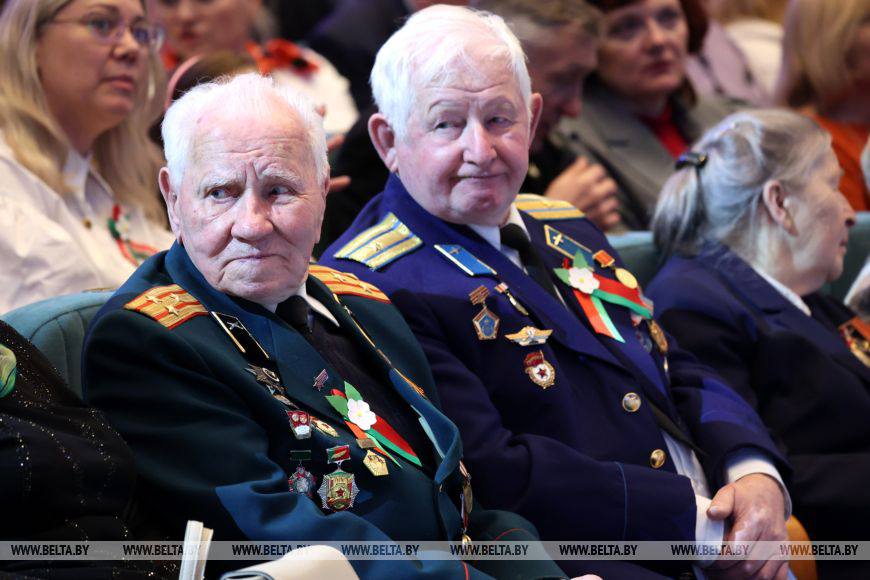 День Победы в двух столицах, откровенные заявления, марафон встреч и музей народных достижений. Итоги недели Президента