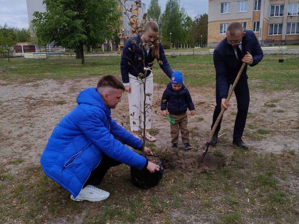 От корней к кроне: в Молотковичах укрепили связь поколений через добрые дела