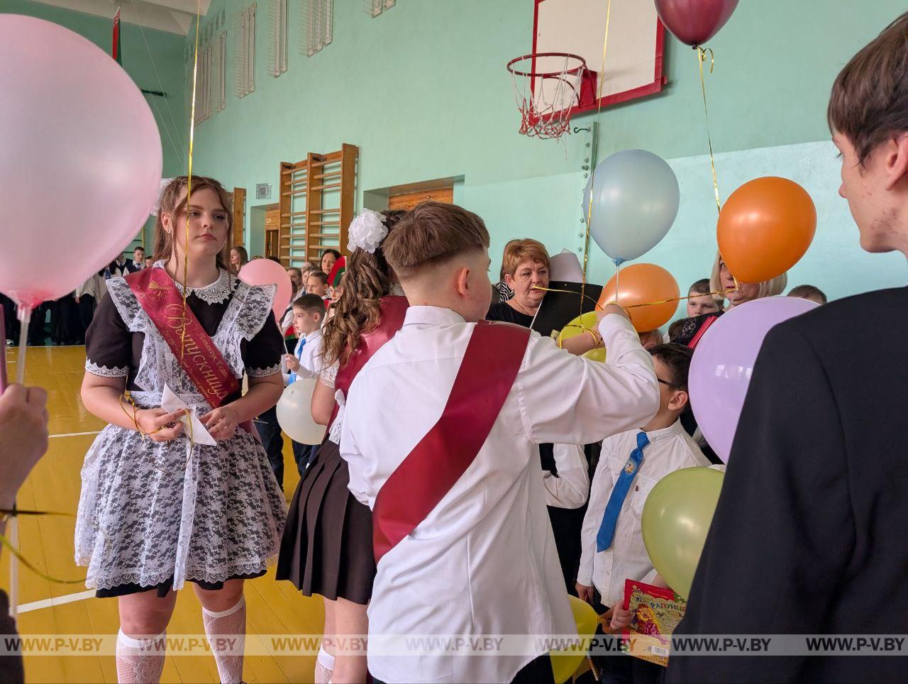 Торжественная линейка в средней школе №2 имени Героев Днепровской флотилии