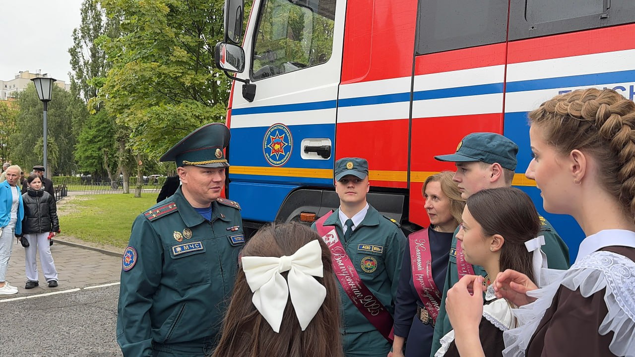 Школьная линейка с особым оттенком