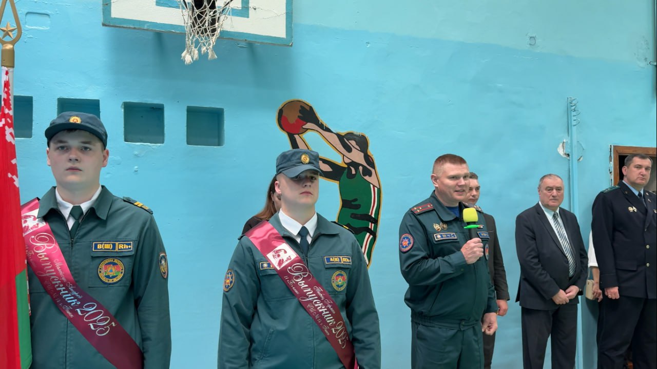 Школьная линейка с особым оттенком